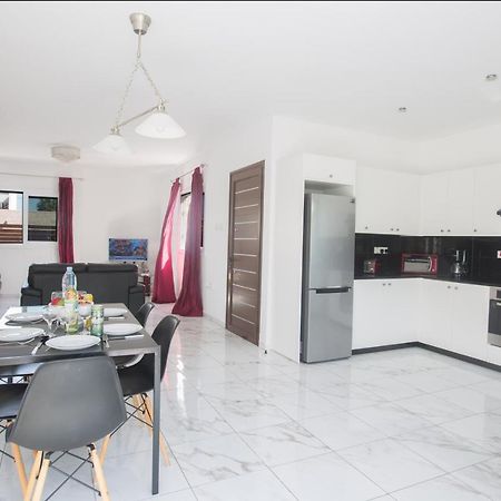 Broadway Villas 普罗塔拉斯 外观 照片