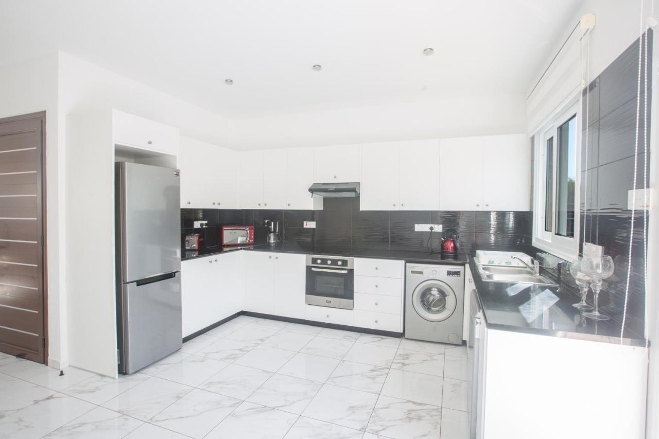 Broadway Villas 普罗塔拉斯 外观 照片