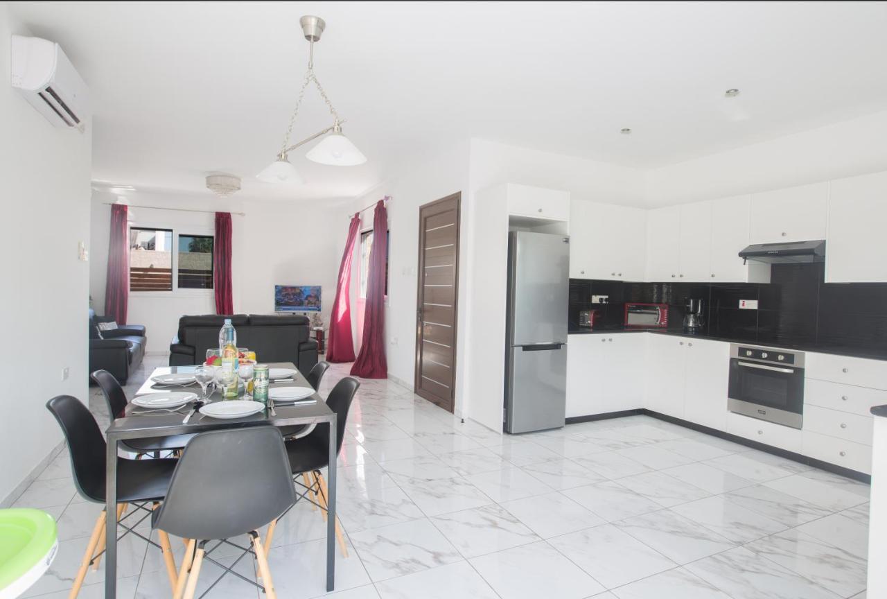 Broadway Villas 普罗塔拉斯 外观 照片