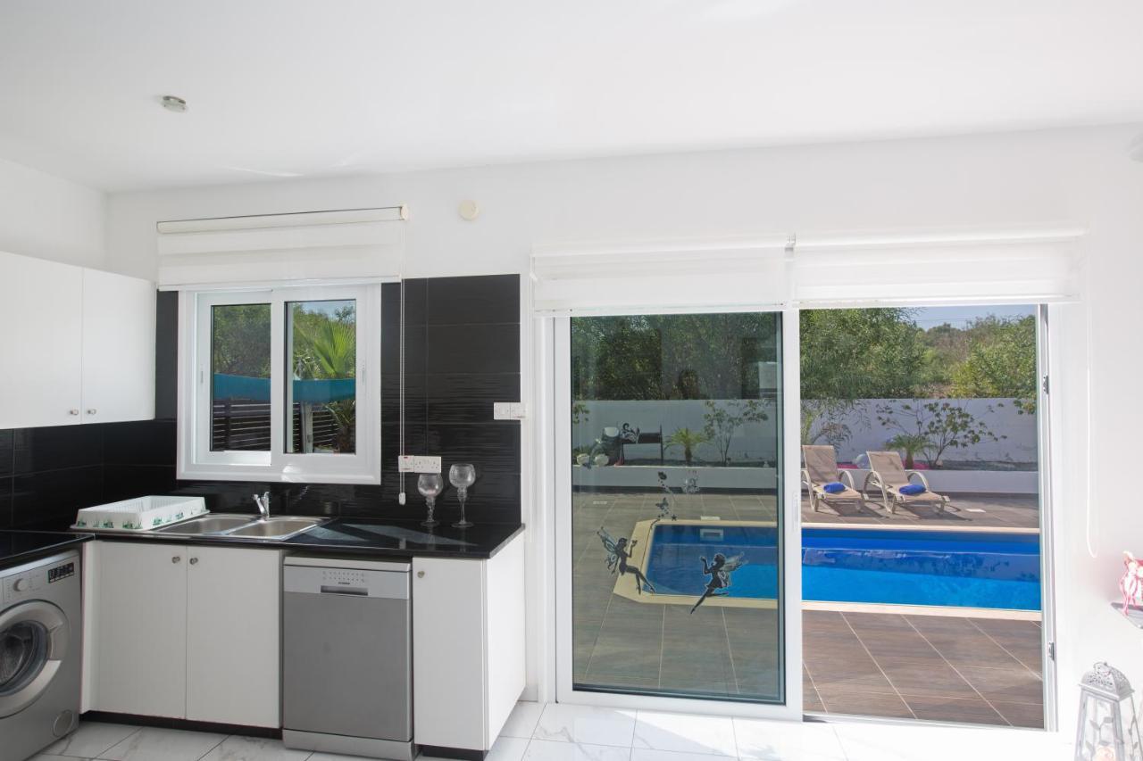 Broadway Villas 普罗塔拉斯 外观 照片
