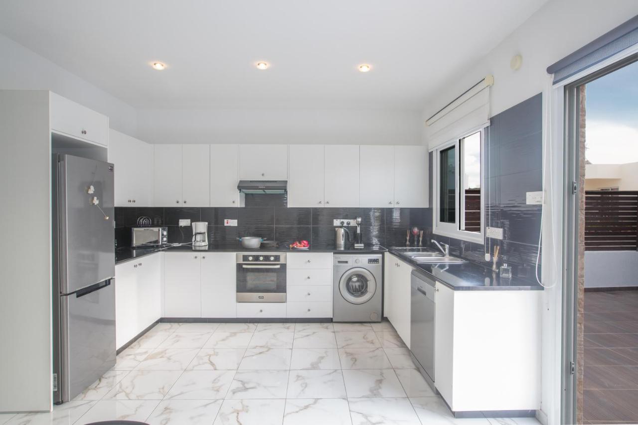 Broadway Villas 普罗塔拉斯 外观 照片